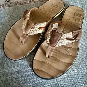 Sperry Topsider parrot fish flip flops